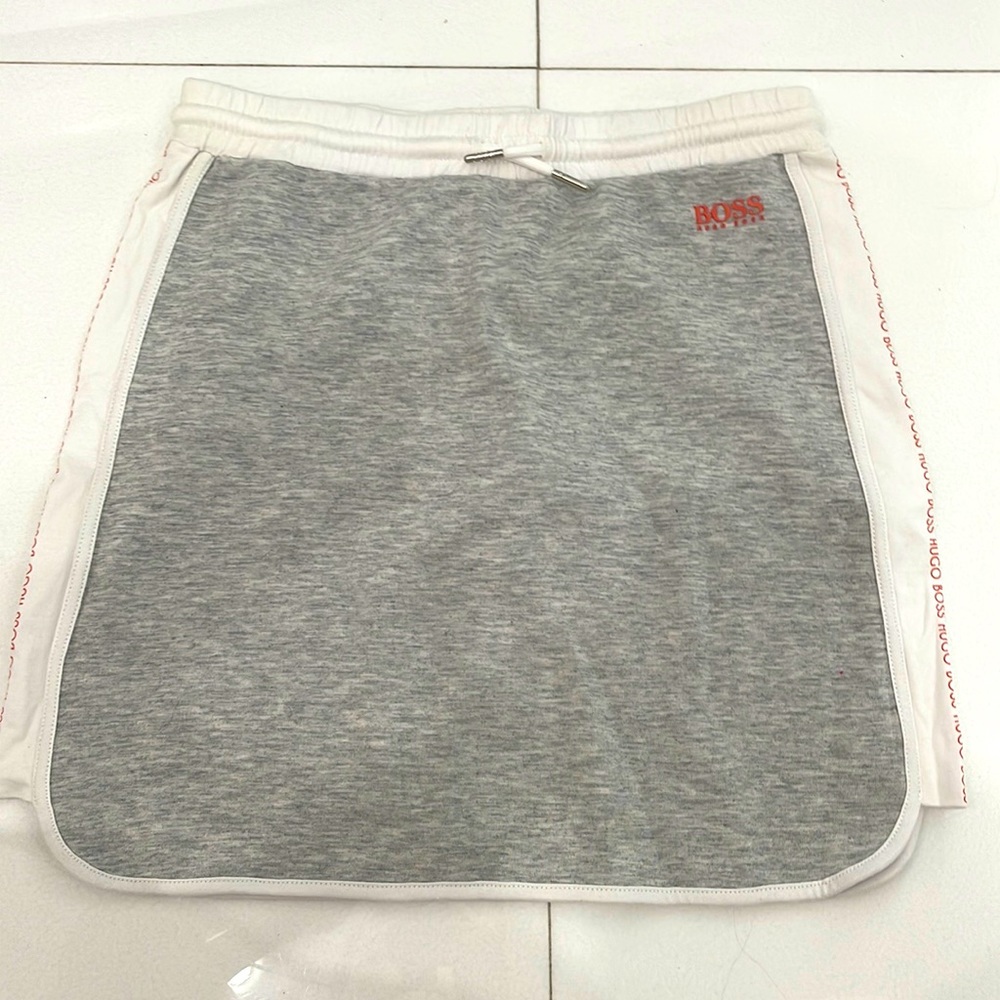 A pretty grey Boss skirt